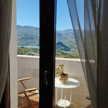 B&B "Za' Vittoria"#Lagodibomba Extérieur photo